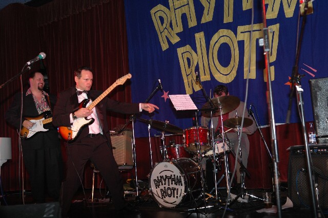 min 2007 11 24 riot 543